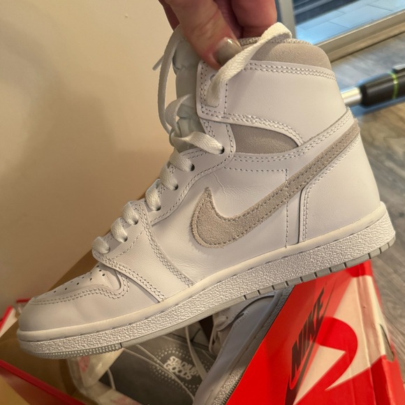 AIR JORDAN 1 RETRO HIGH '85
"Neutral Grey" size 6.5 MEN/ 8 WOMEN - Picture 12 of 14